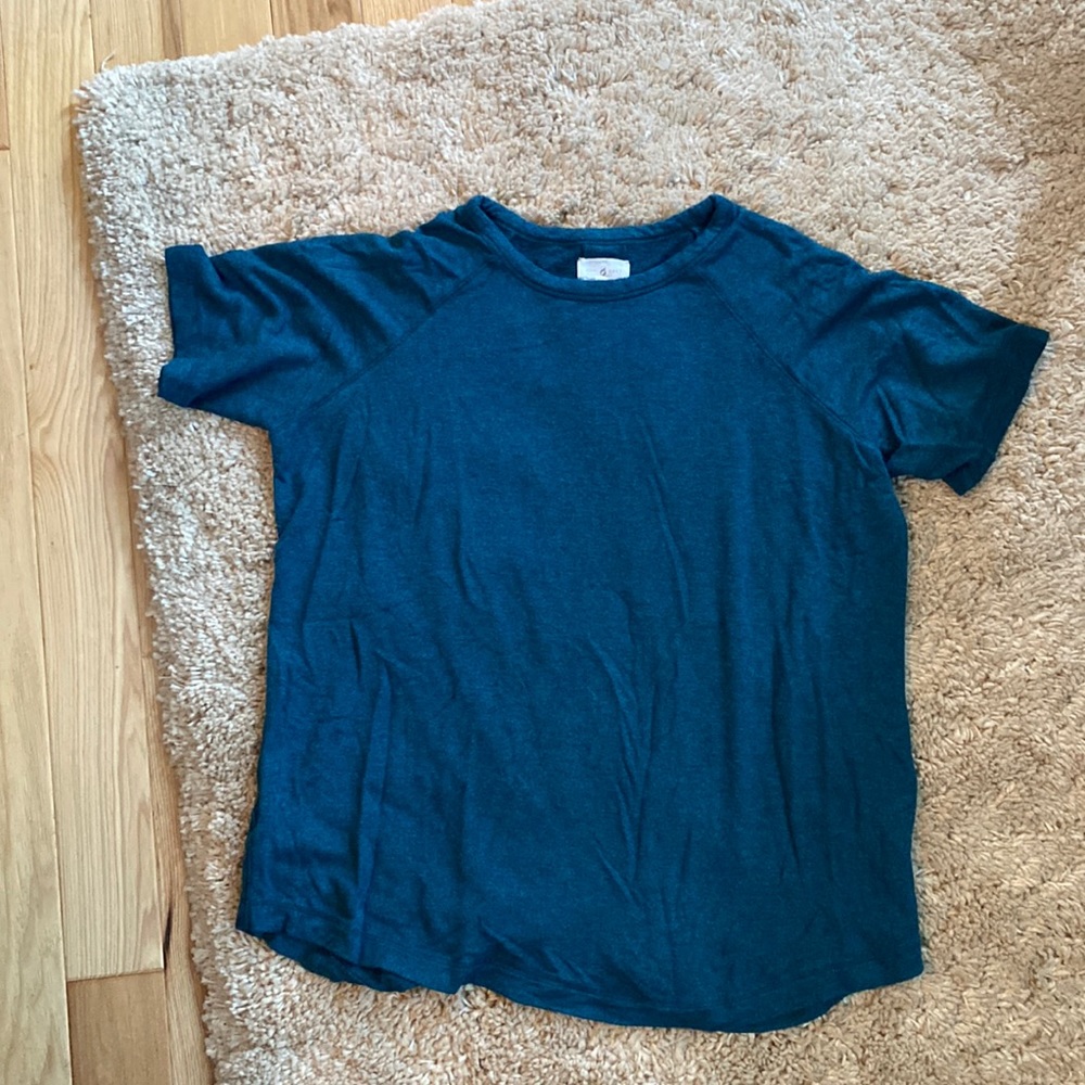 Super soft stretch rayon shirt in size L
